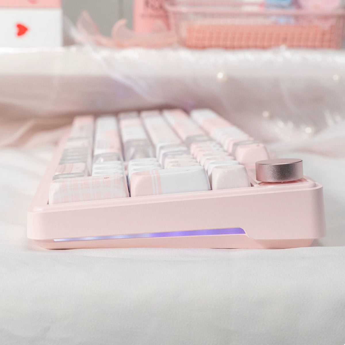 DM104 Mechanical Keyboard with LCD Screen and Media Knob Barebone