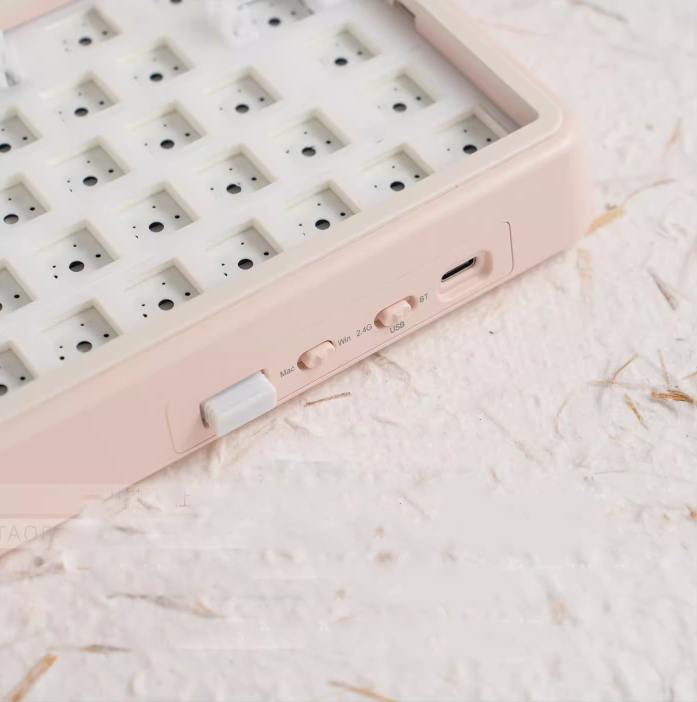 OMO65 Cute Mechanical Keyboard Barebone