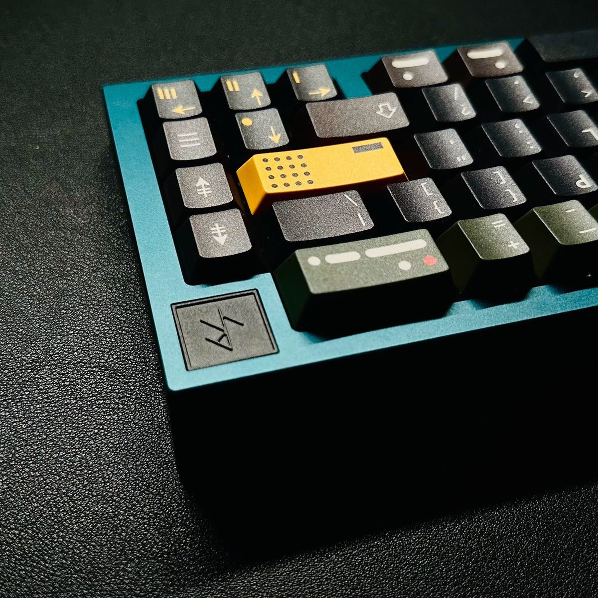 Resonance R1 Keycap Set, Cherry Profile, Dye Sub PBT Key Cap